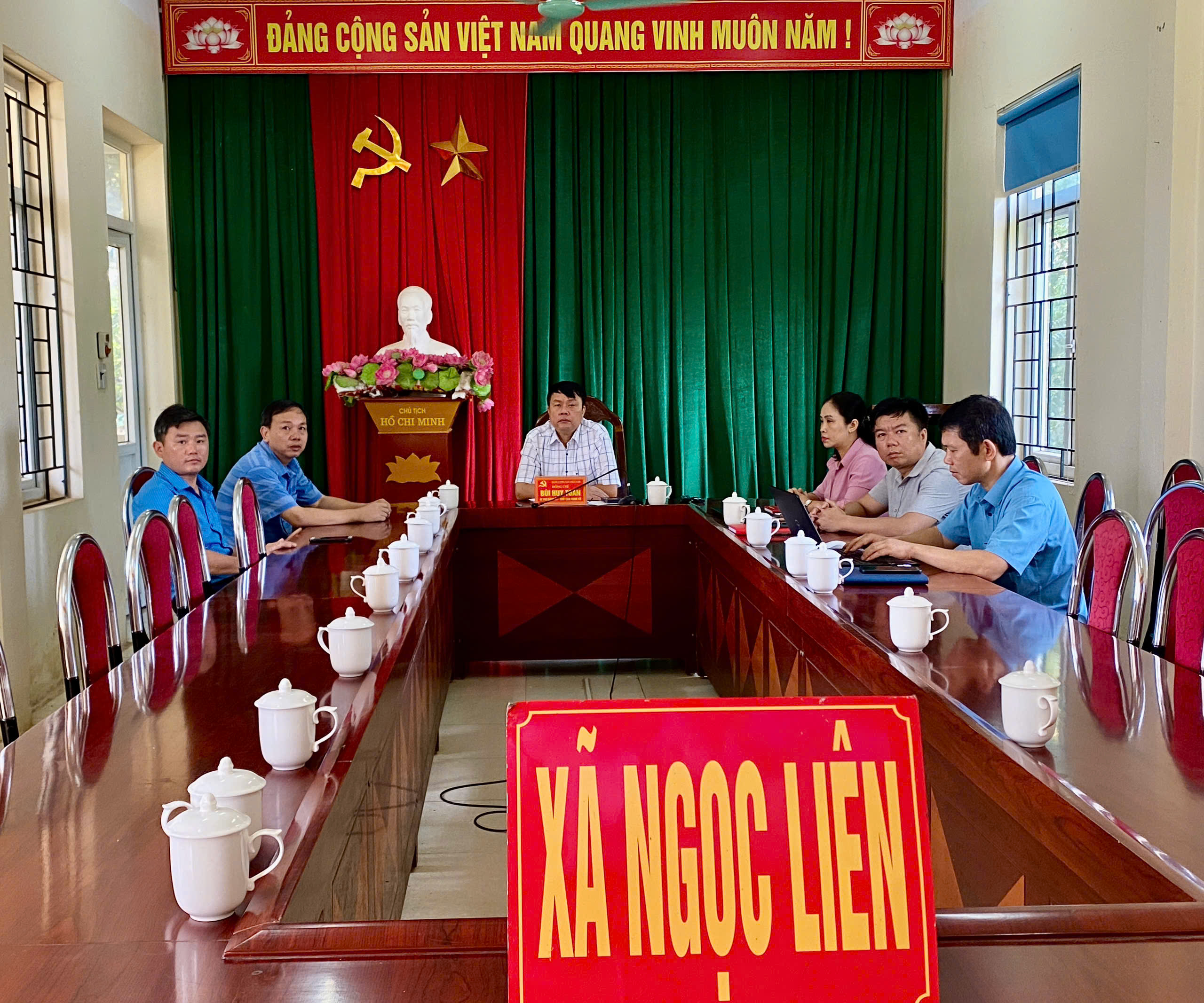 Anh-tin-bai